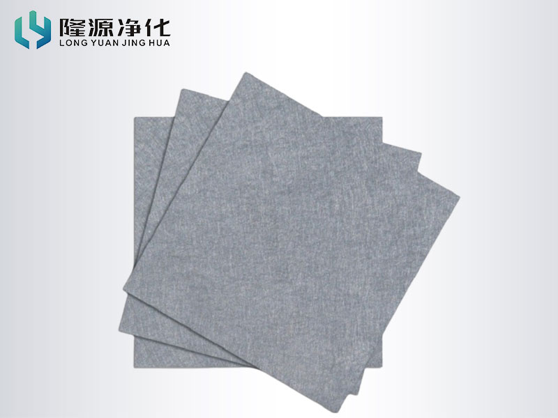 使用烧结毡时纤维丝径对其有何影响？